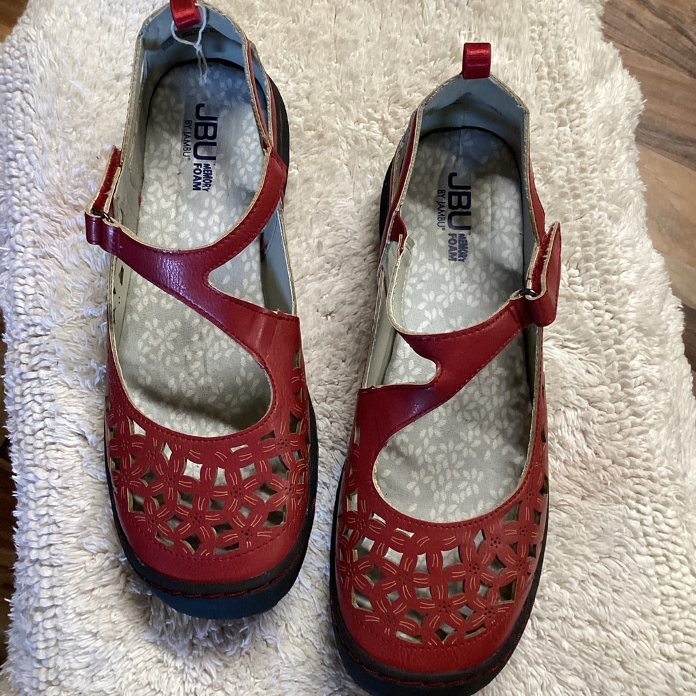 JBU Women's Red Cutout Flats NWOT Mary Jane Style - Picture 7 of 7